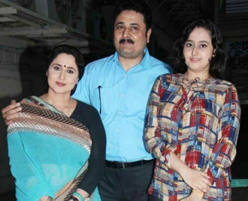 Father Name: Capt. Vijay Kumar Wad Mother Name: Dr. Vijaya Wad Sister Name: N.A Brother Name: Under review Husband Name: Deepak Deulkar Son: N.A Daughter name: Ishwari Dewoolkar Affair: Deepak Deulkar
